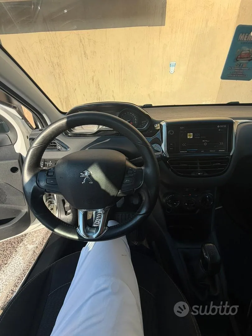 Peugeot 208 2018 photo 3