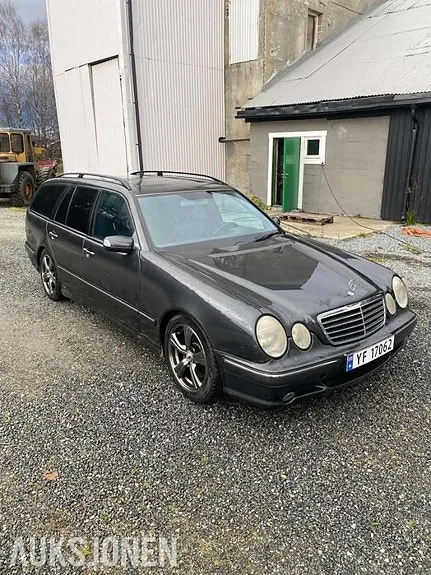 Mercedes-Benz E-Class 2001 photo 4