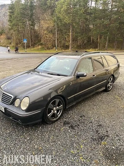 Mercedes-Benz E-Class 2001 photo 2