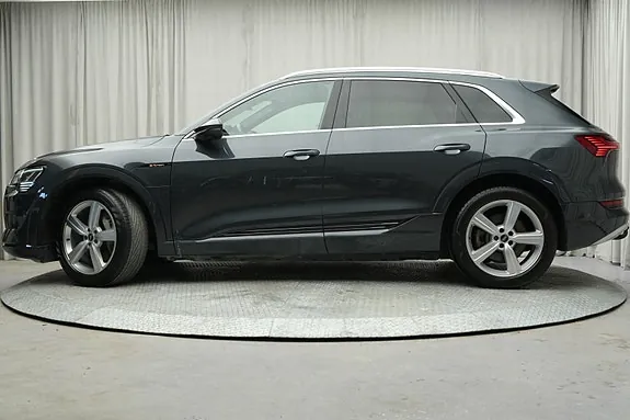 Audi E-Tron 2022 photo 2
