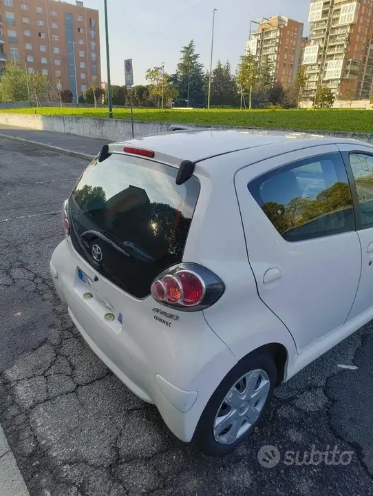 Toyota Aygo 2011 photo 2