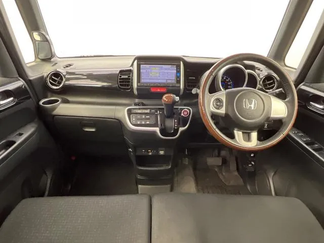 Honda N-Box 2015 photo 2