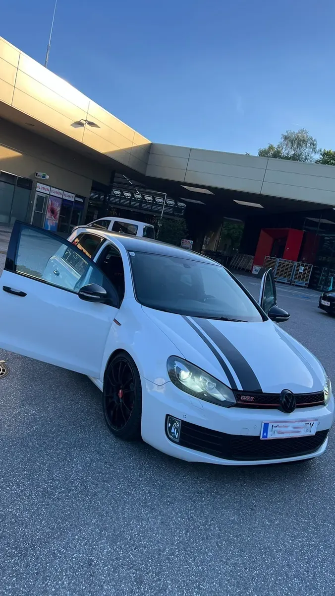 Volkswagen Golf 2010 photo 3