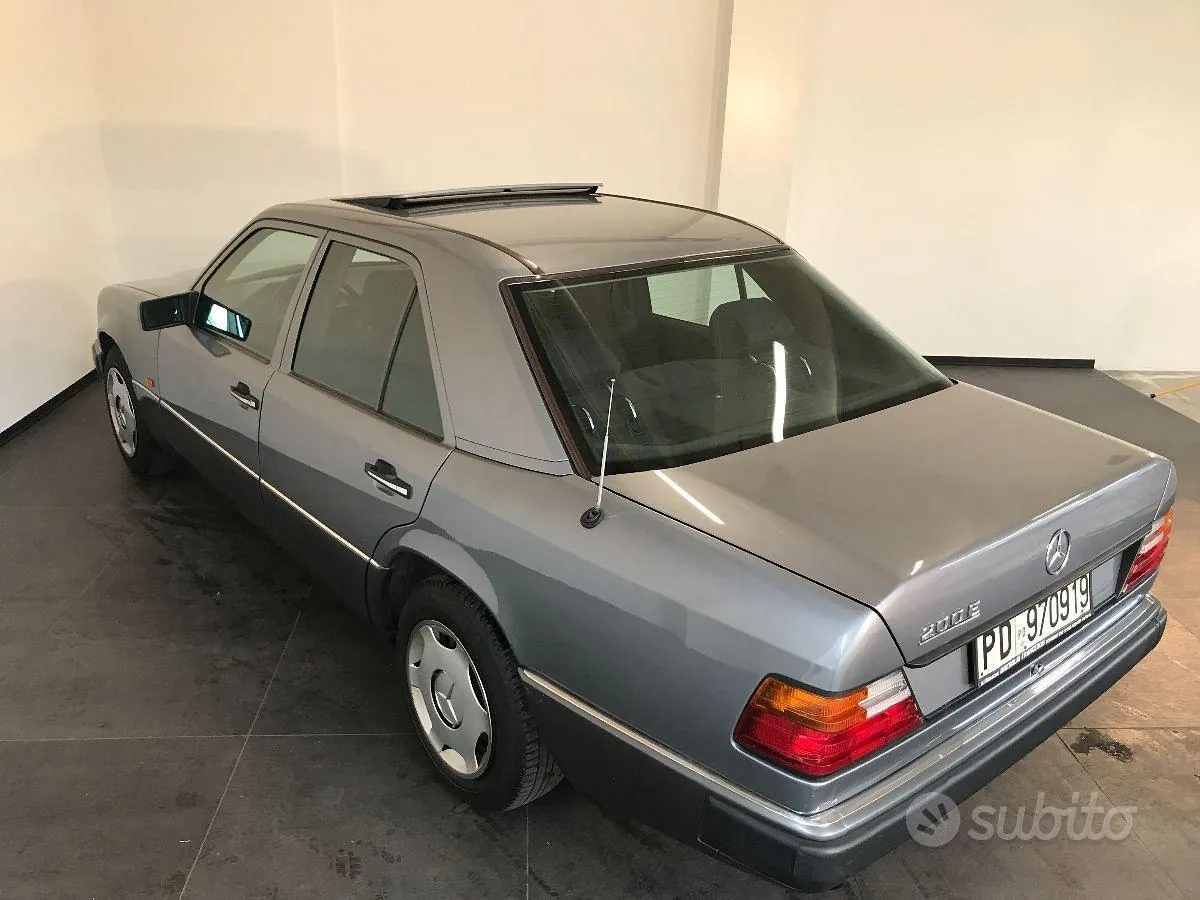 Mercedes-Benz W124 1989 photo 5
