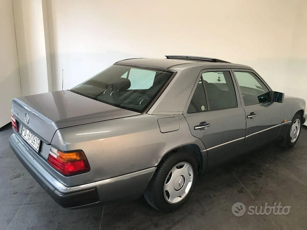 Mercedes-Benz W124 1989 photo 4