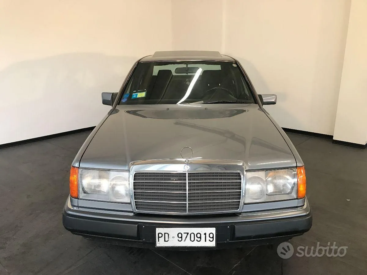 Mercedes-Benz W124 1989 photo 2