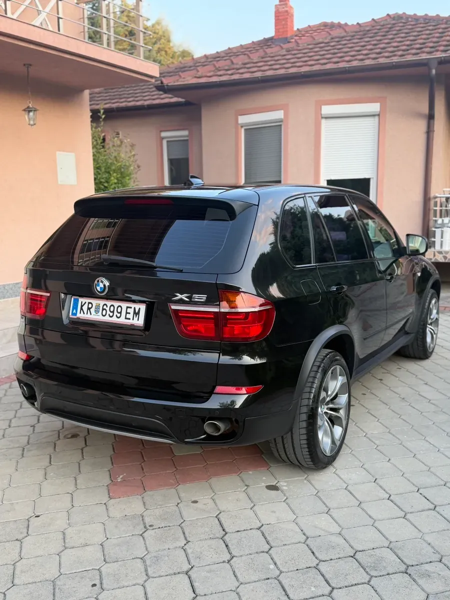 BMW X5 2011 photo 2