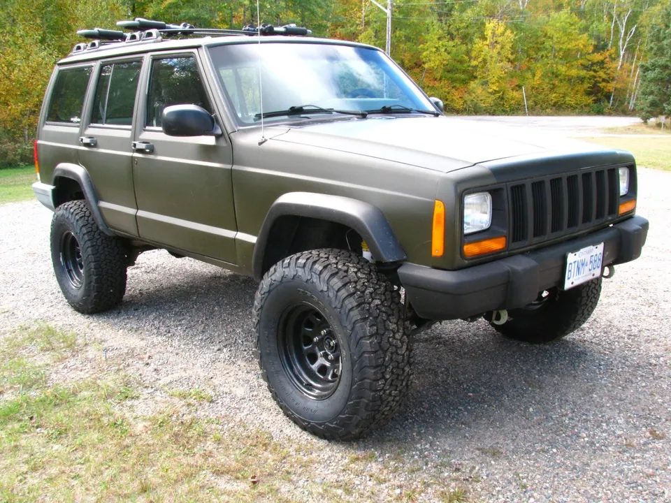 Jeep Cherokee 2000 photo 2