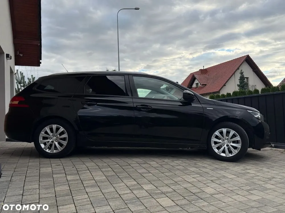 Peugeot 308 2019 photo 3