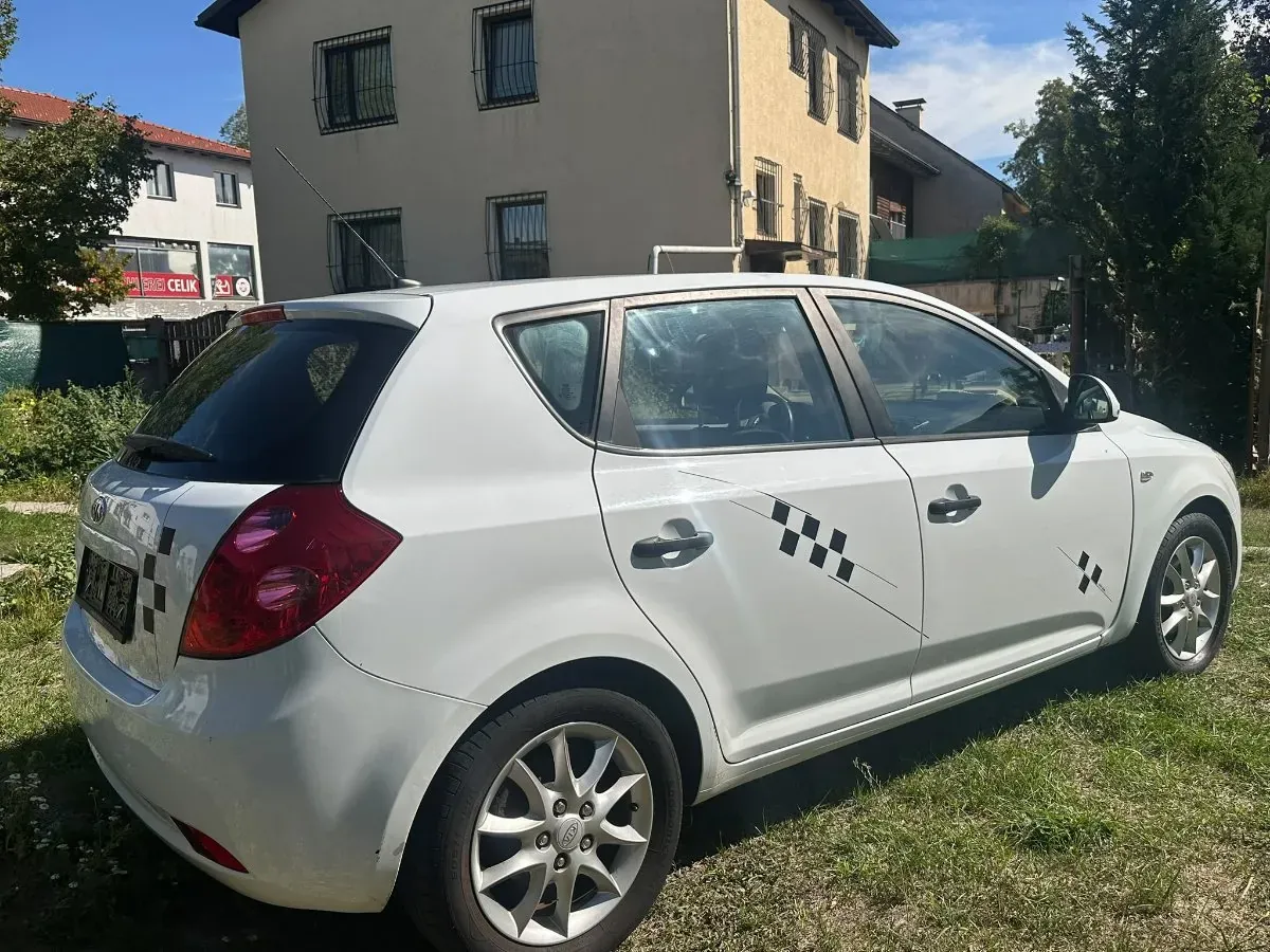 Kia Ceed 2009 photo 2