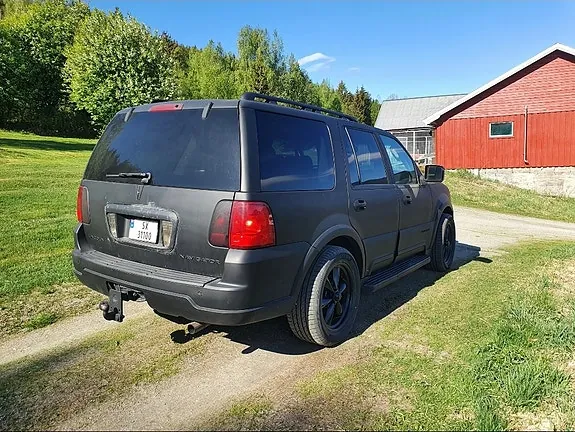 Lincoln Navigator 2002 photo 2