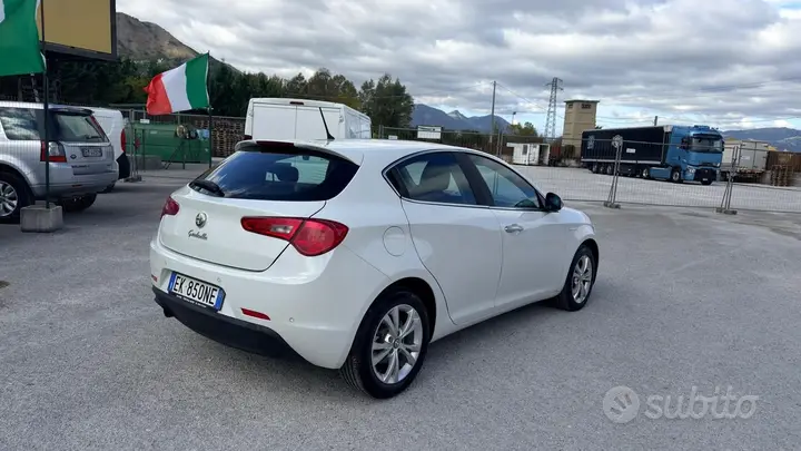 Alfa Romeo Giulietta 2012 photo 4
