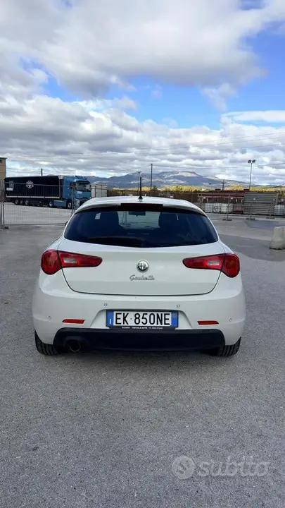 Alfa Romeo Giulietta 2012 photo 3