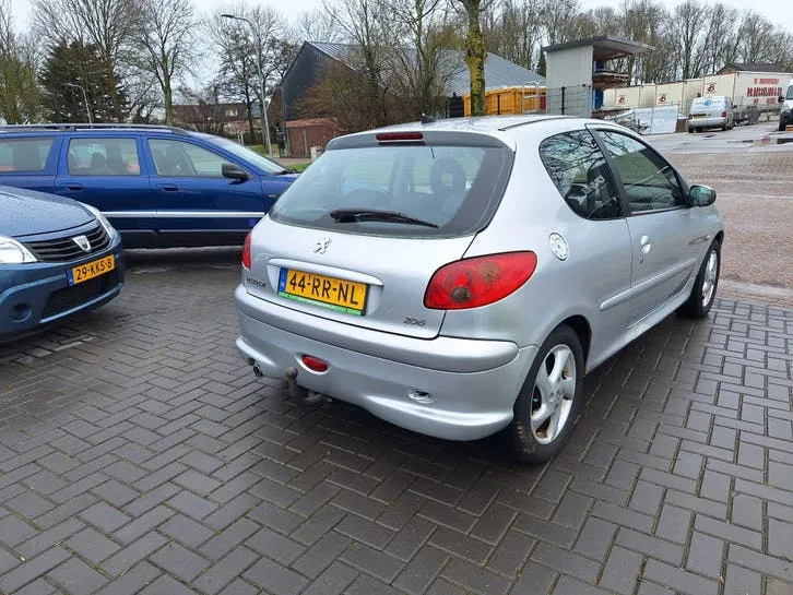 Peugeot 206 2005 photo 3