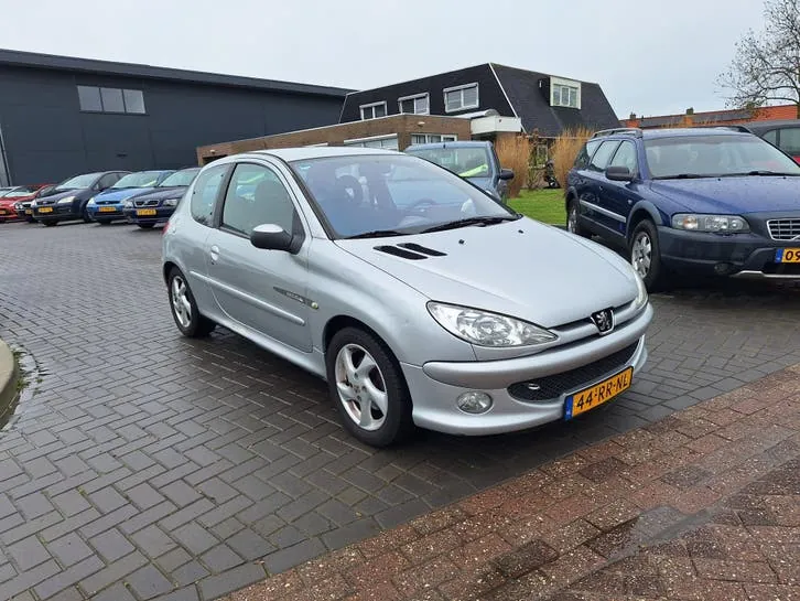 Peugeot 206 2005 photo 2