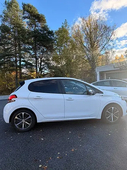Peugeot 208 2016 photo 2