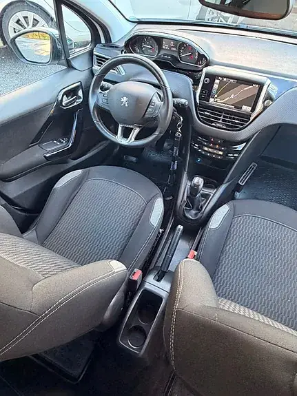 Peugeot 208 2016 photo 5