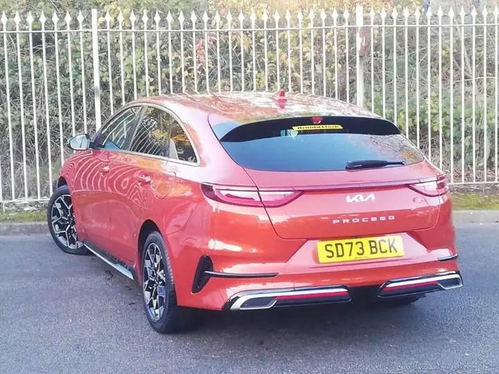 Kia Proceed 2023 photo 2