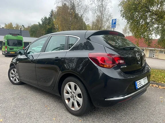 Opel Astra 2013 photo 4