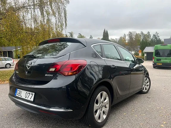 Opel Astra 2013 photo 3