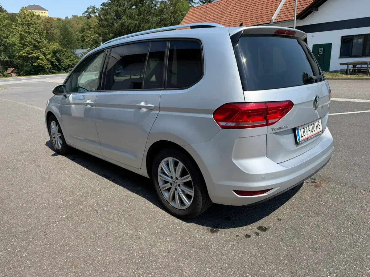 Volkswagen Touran 2017 photo 2
