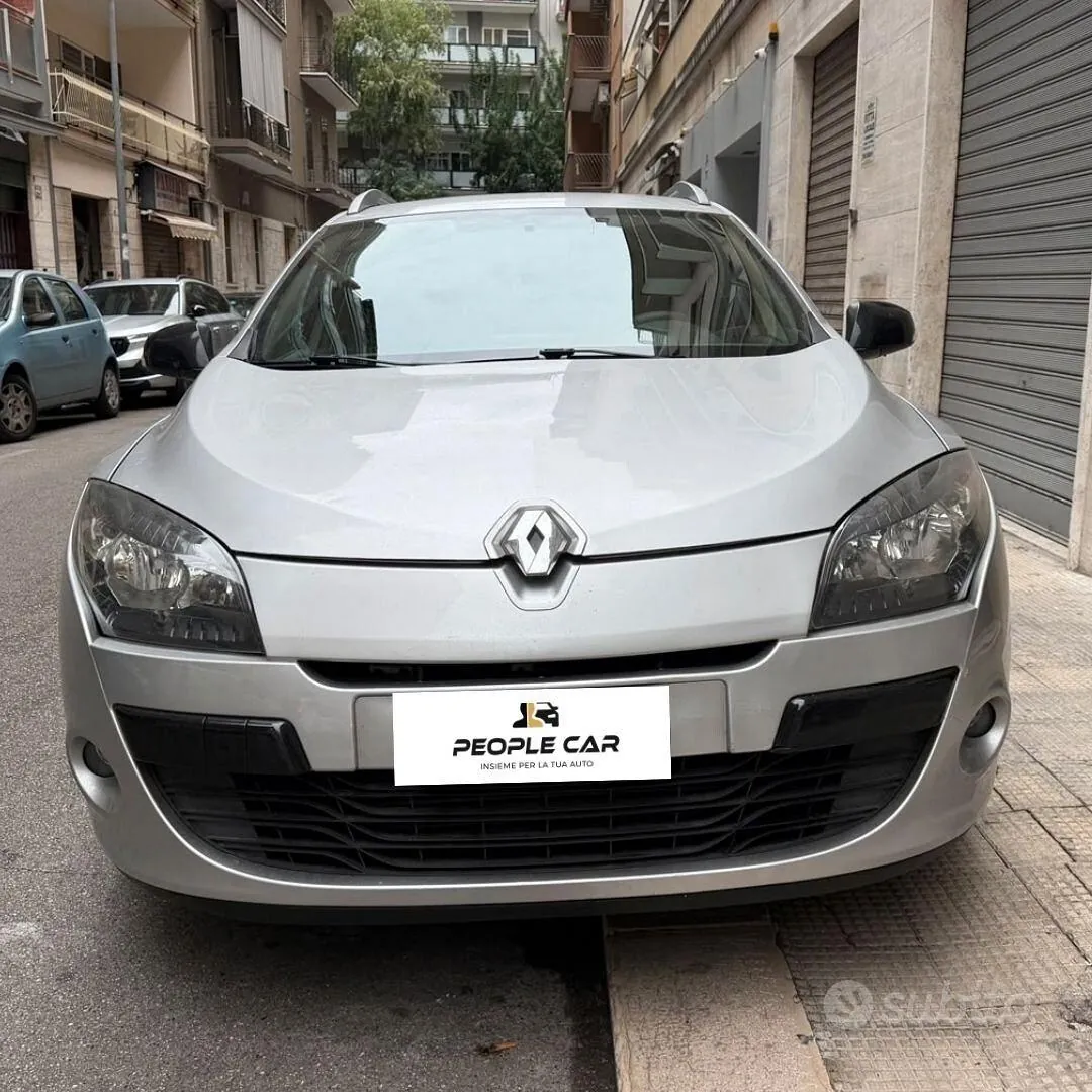 Renault Megane 2012 photo 2