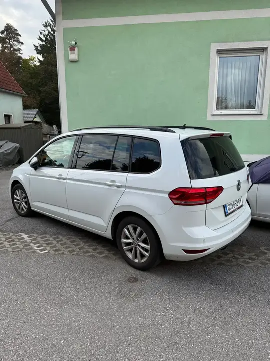 Volkswagen Touran 2017 photo 2