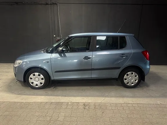 Skoda Fabia 2008 photo 2
