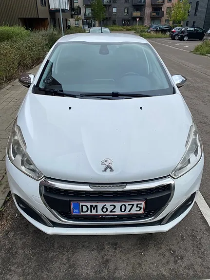 Peugeot 208 2015 photo 2