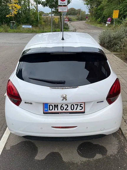 Peugeot 208 2015 photo 3