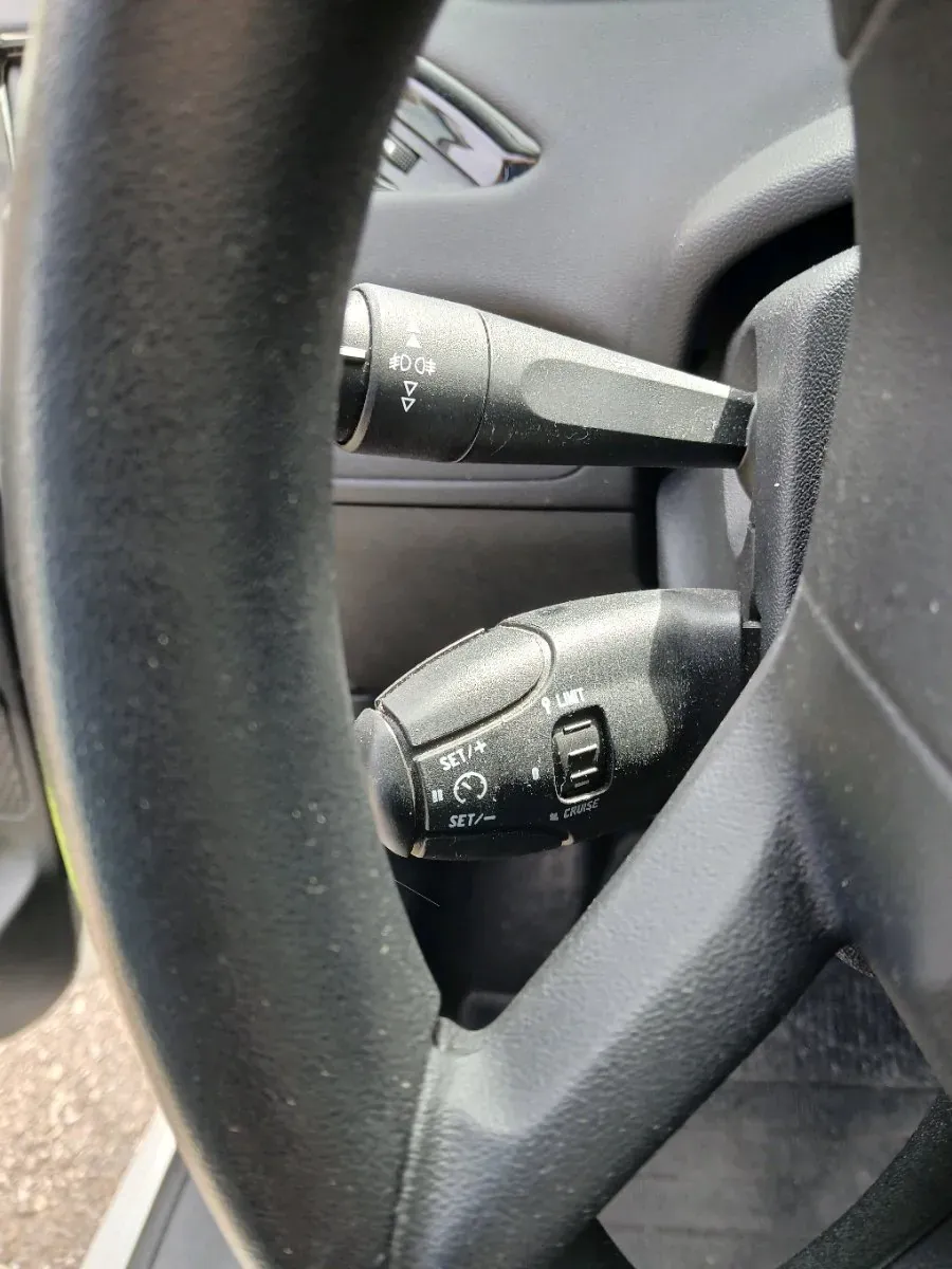 Peugeot 208 2013 photo 3