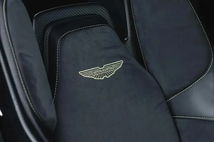 Aston Martin Vantage 2024 photo 5