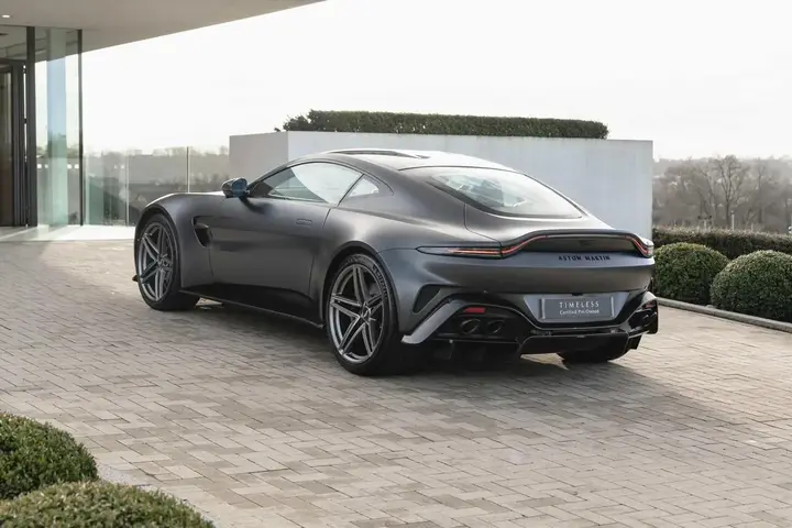 Aston Martin Vantage 2024 photo 2