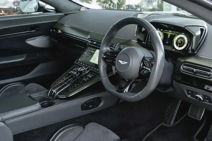 Aston Martin Vantage 2024 photo 3