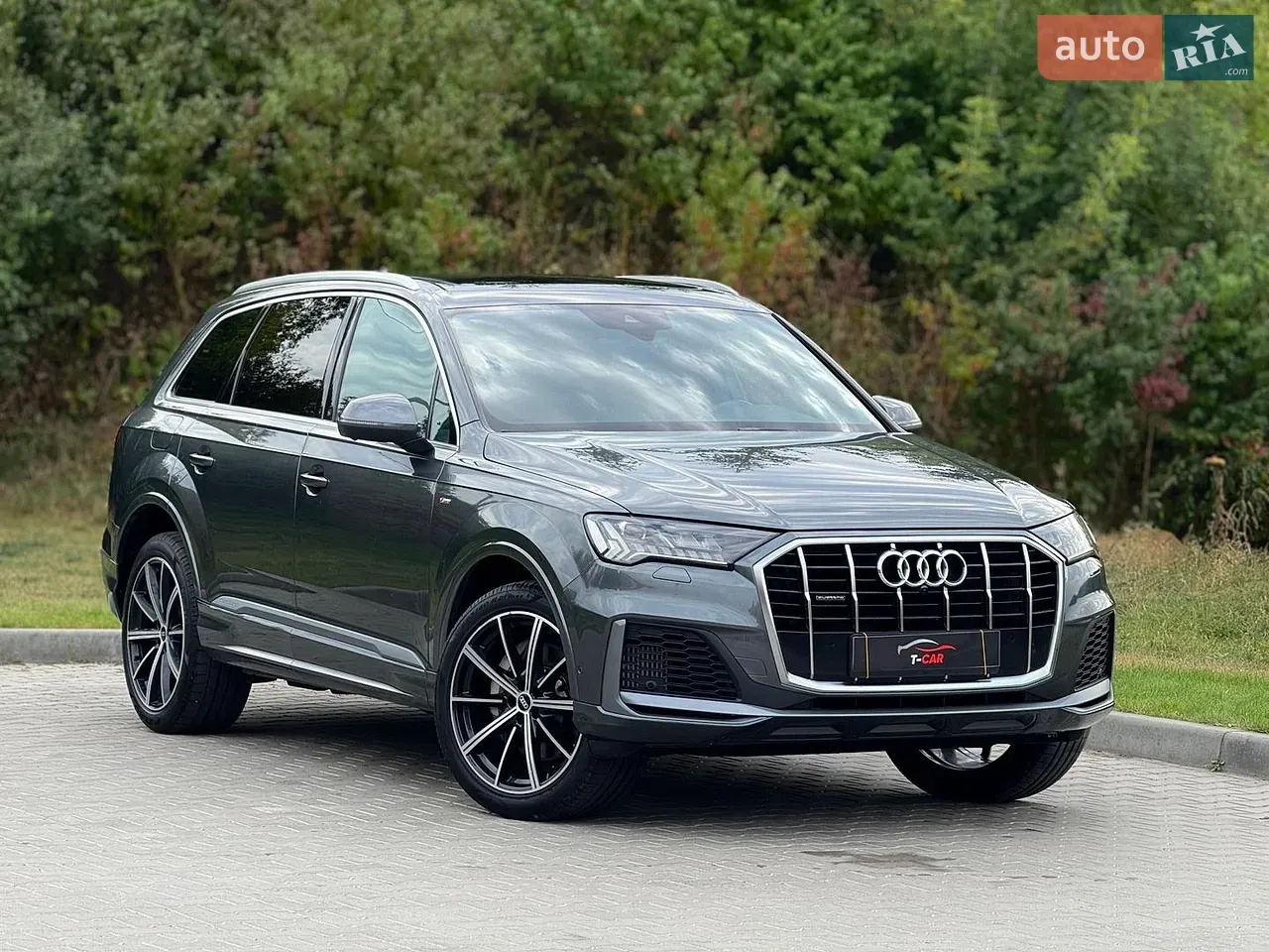 Audi Q7 2021 photo 2