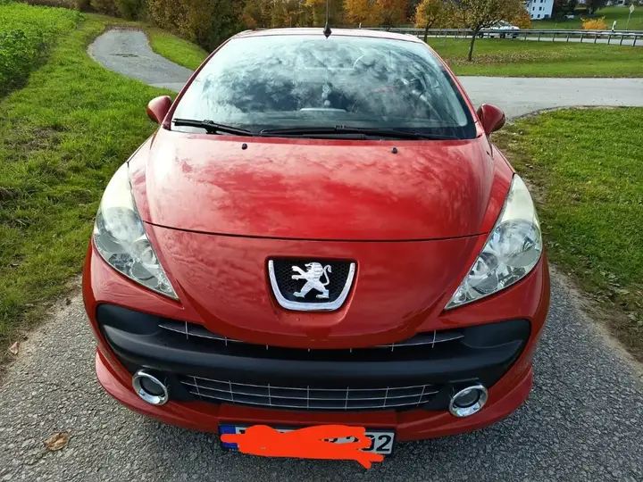 Peugeot 207 2008 photo 2
