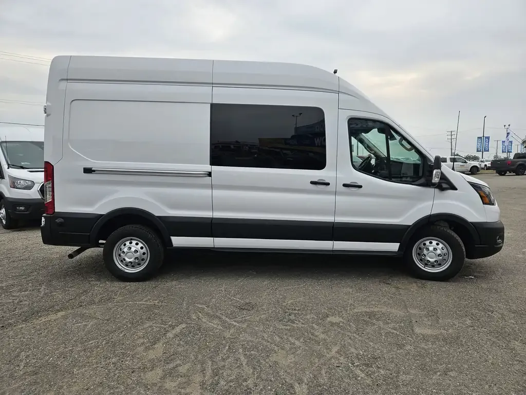Ford Transit 2025 photo 4