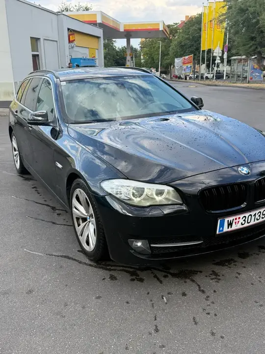 BMW 5 Series 2011 photo 2