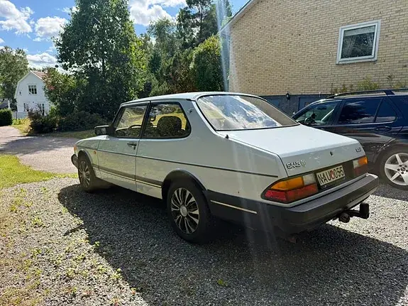 Saab 900