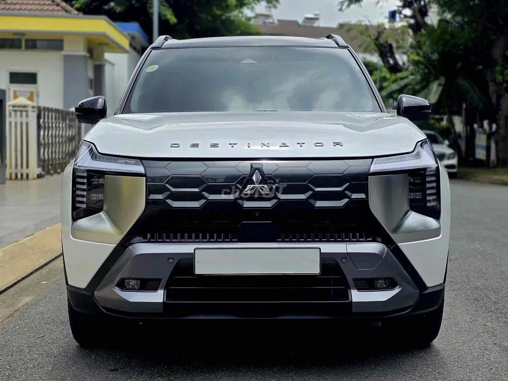 Mitsubishi Destinator