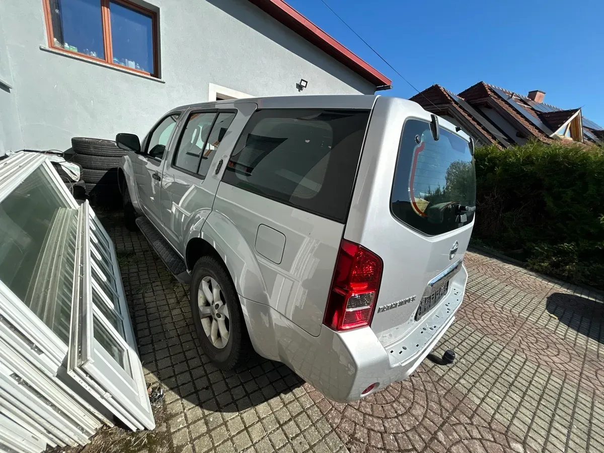 Nissan Pathfinder 2010 photo 2