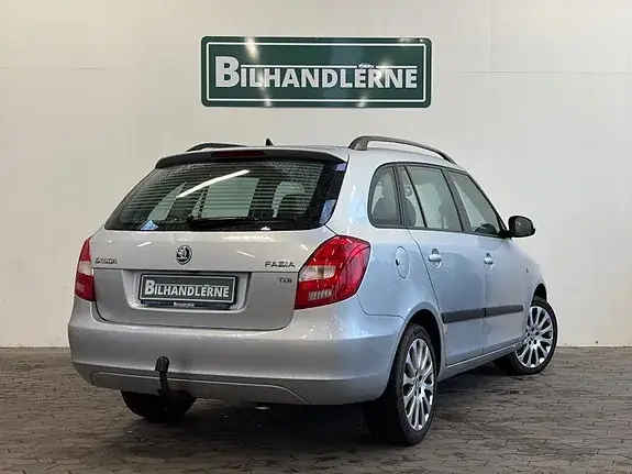 Skoda Fabia 2013 photo 2