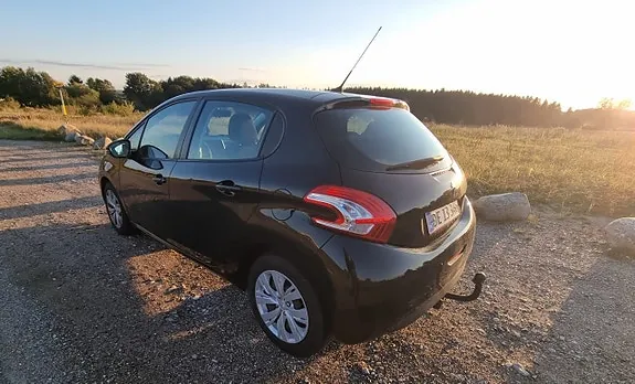 Peugeot 208 2015 photo 5