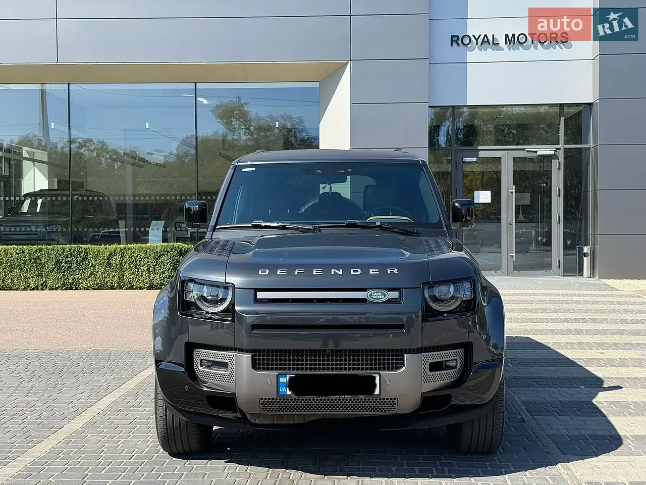 Land Rover Defender 2024 photo 2