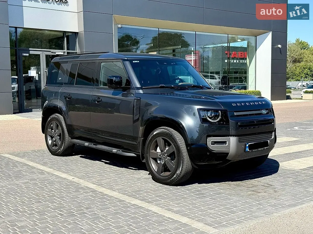 Land Rover Defender 2024 photo 3