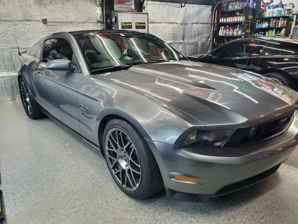 Ford Mustang 2011 photo 2