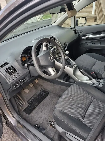 Toyota Auris 2011 photo 3
