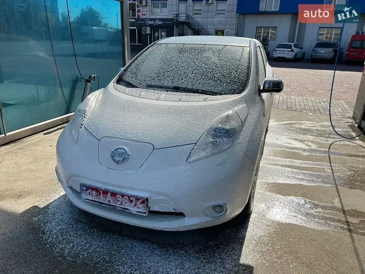 Nissan Leaf 2014 photo 2