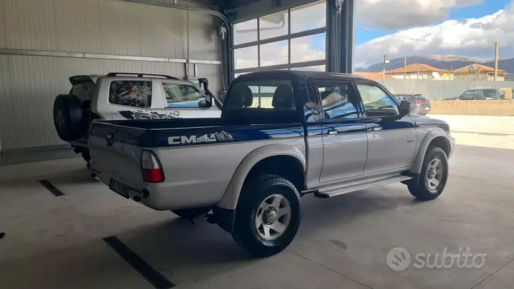 Mitsubishi L200 2005 photo 2