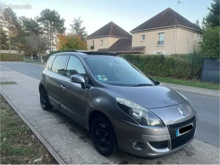 Renault Scenic 2011 photo 4
